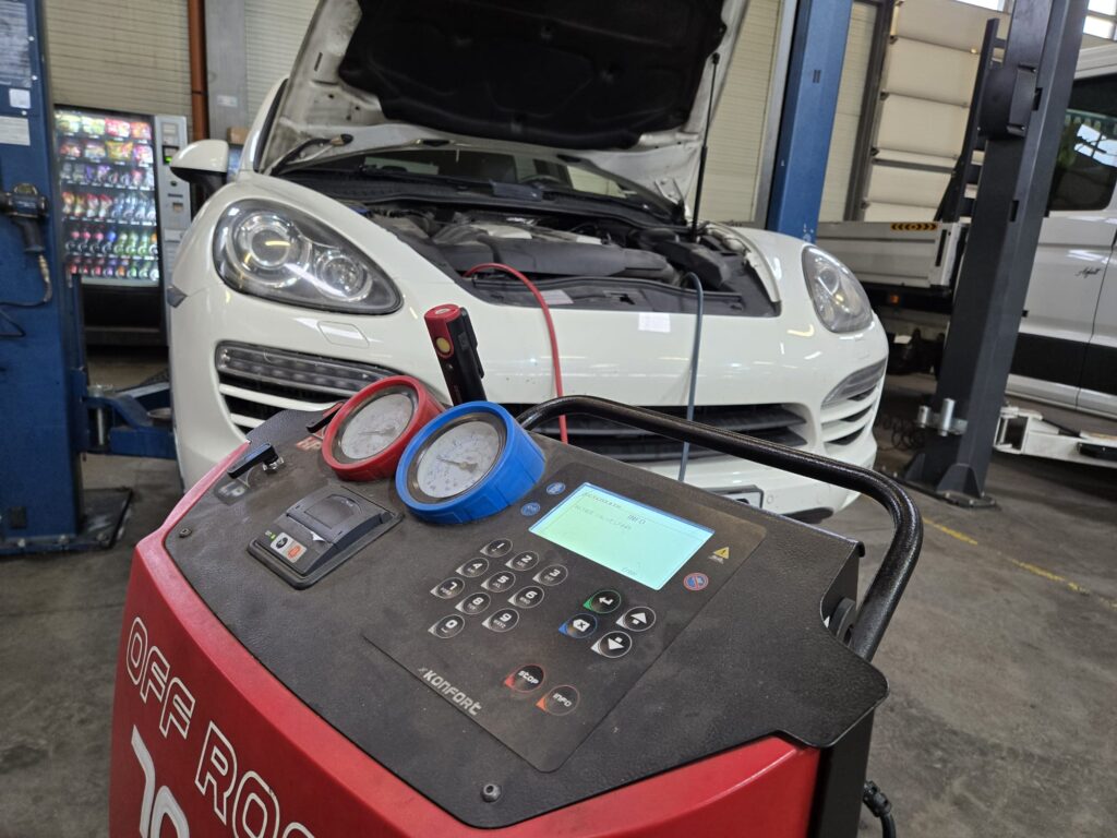 Verificare și Reparație a Sistemului de Răcire Auto 2 Verificare și Reparație a Sistemului de Răcire Auto