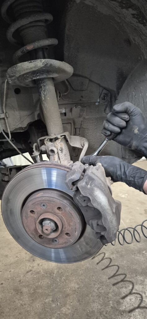 Reparații sistem de frânare auto 1 Reparații sistem de frânare auto