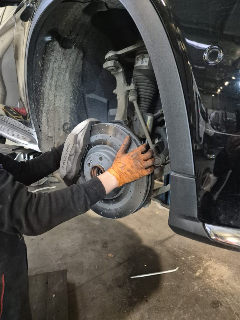 Reparații sistem de frânare auto 2 Reparații sistem de frânare auto