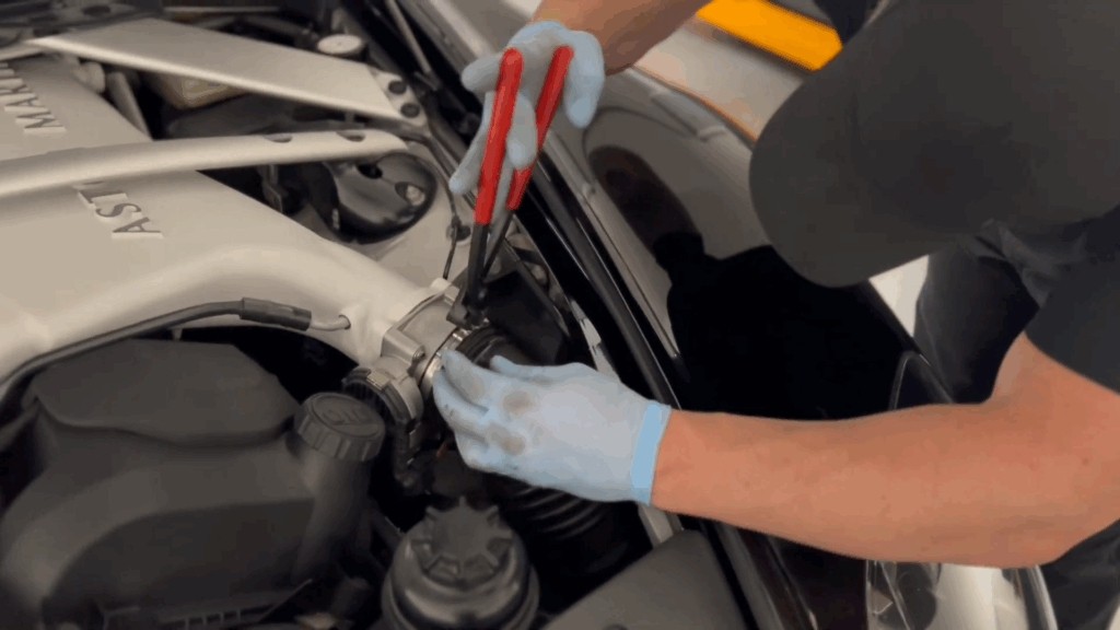 Service auto Cluj, piese, reparatii ASTON MARTIN 2 Service auto Cluj, piese, reparatii ASTON MARTIN